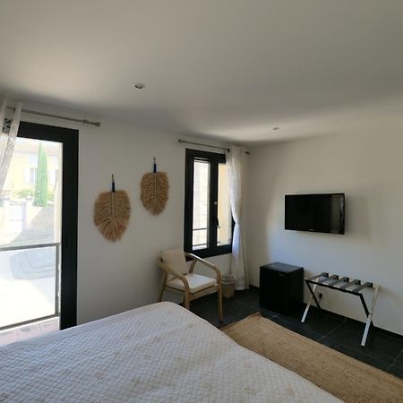 Chambres Du Vieux Bistrot Cabrières-dʼAvignon Buitenkant foto