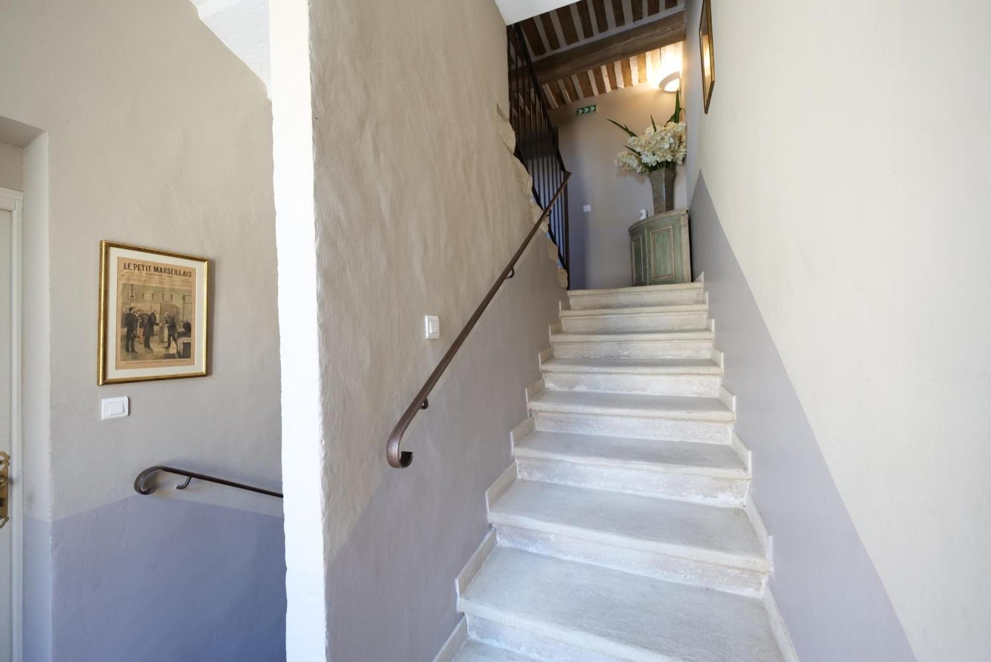 Chambres Du Vieux Bistrot Cabrières-dʼAvignon Buitenkant foto