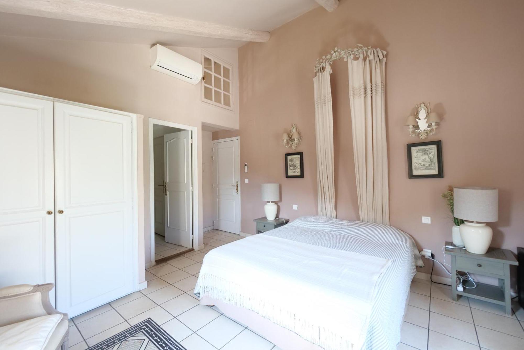 Chambres Du Vieux Bistrot Cabrières-dʼAvignon Buitenkant foto